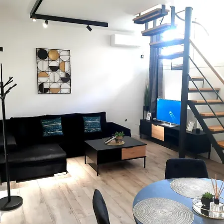 Apartman Via *
